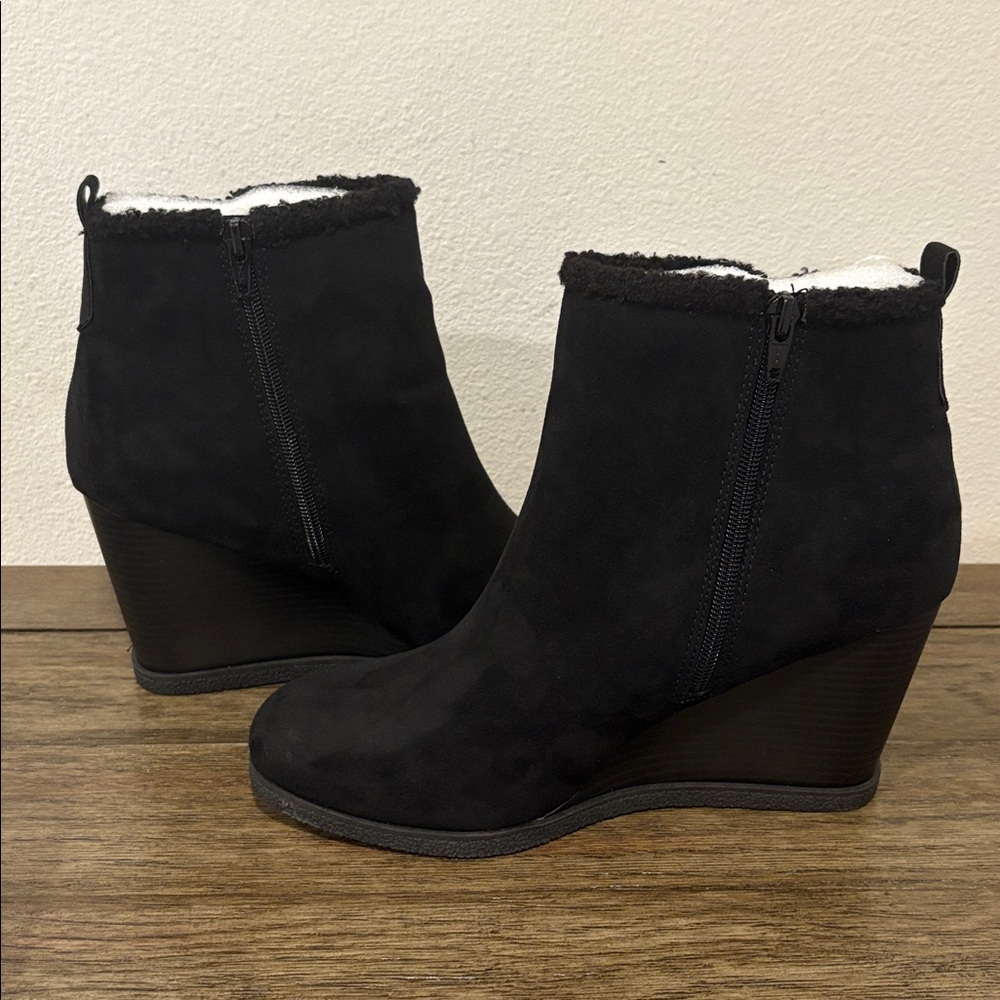 NWT [Sun + Stone] Camillia Faux Suede Ankle Fur Wedge Booties Black Women’s 11 - Picture 8 of 12